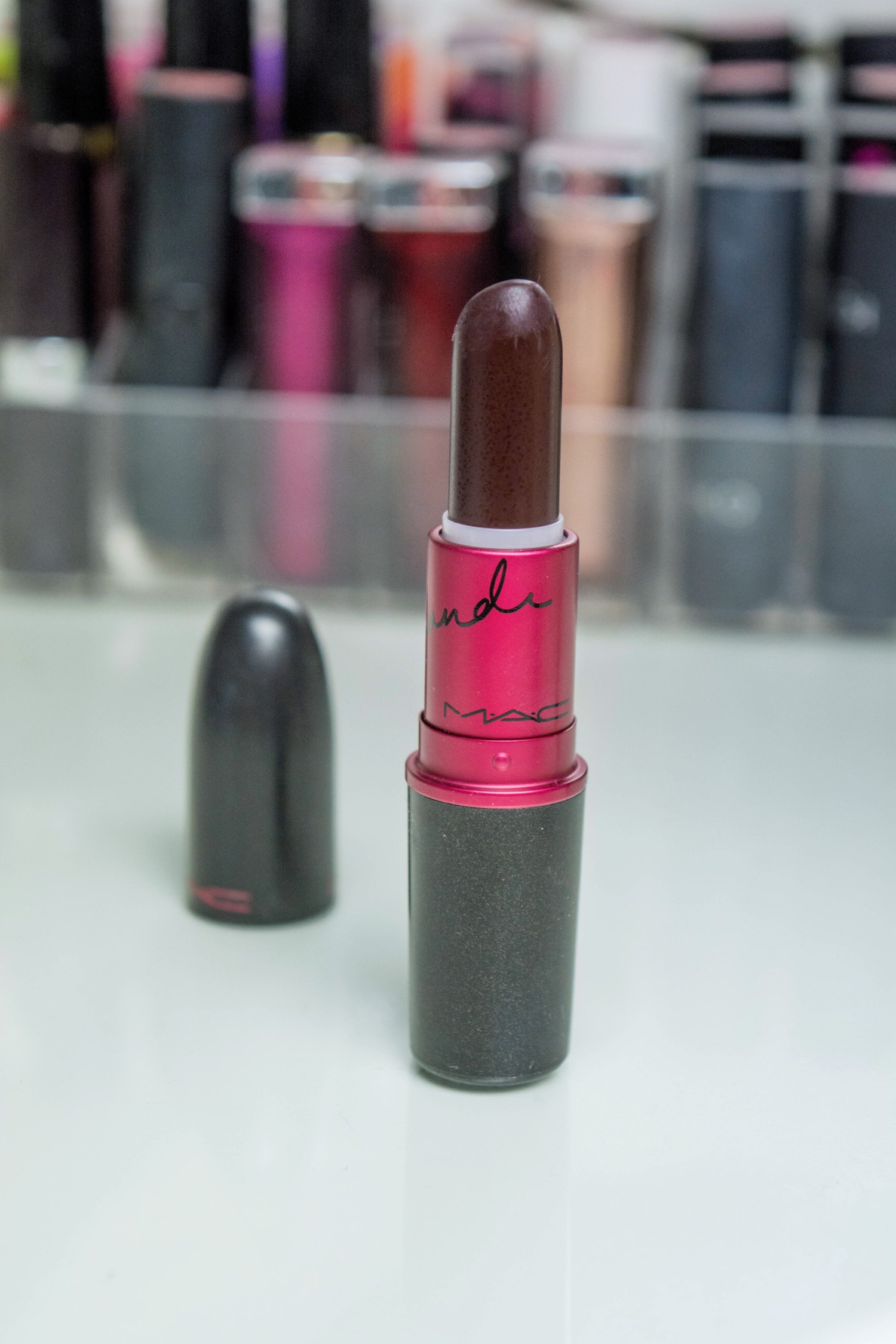 Rouge à lèvres  viva glam Ariana Grande Mac Cosmetics : Mes 5 rouges à lèvres préférés pour cet hiver 2019 - happinesscoco.com